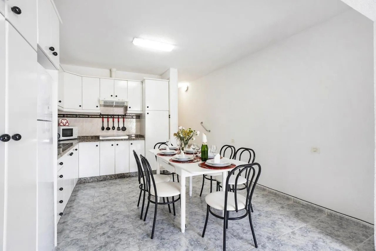 Apartamento Poris Arico 0*,